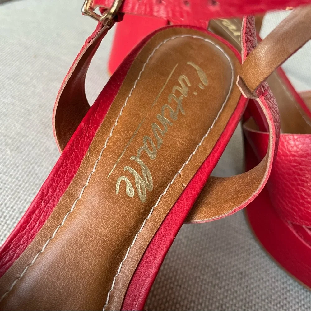 Super CUTE L'Intervalle RED sandles! Perfect for spring or summer. - Picture 5 of 10